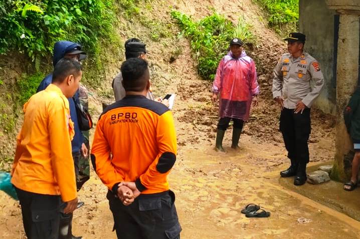 Banjir dan Longsor Terjang Sejumlah Kawasan di Solok