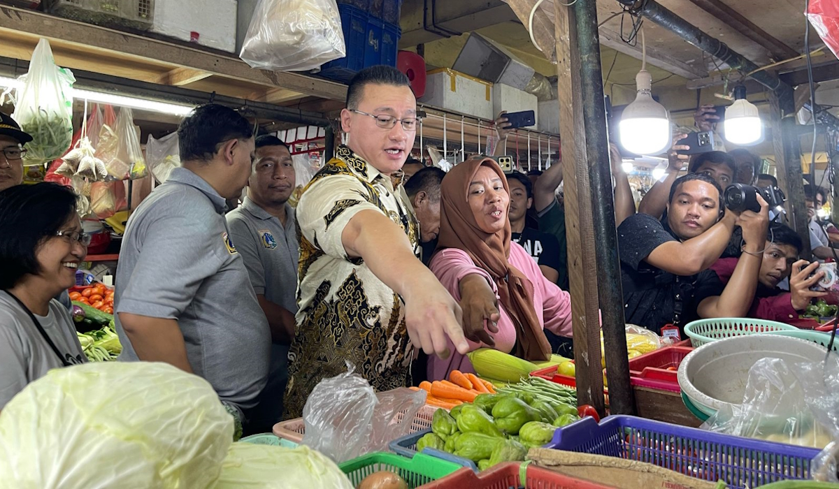 Sidak Pasar Tomang Barat, Anggota DPRD Jakarta Temukan Harga Beras Dijual tak Sesuai HET