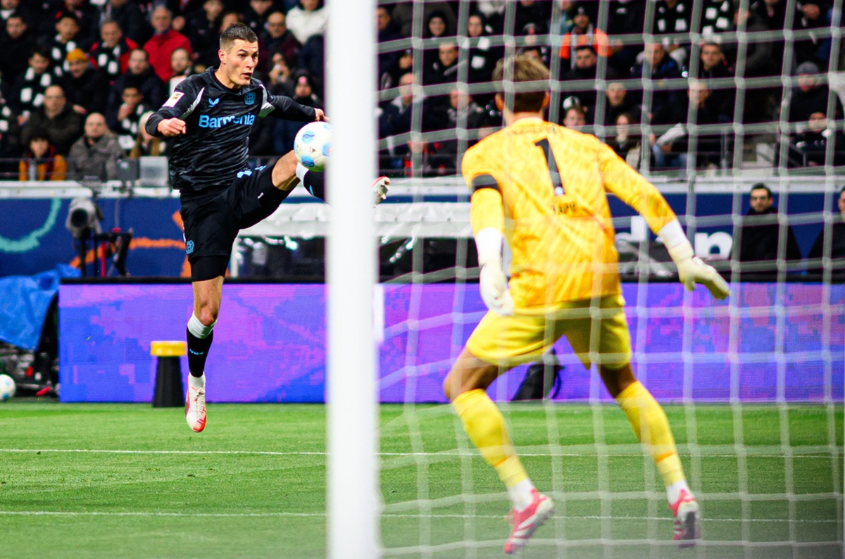  Bayer Leverkusen Bantai Eintracht Frankfurt 4-1, Aleix García Bersinar