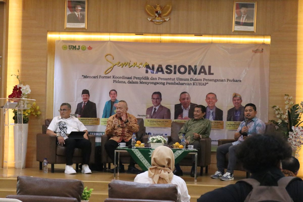 Bem UMJ memegang seminar nasional sekarang akademisi dan praktisi hukum