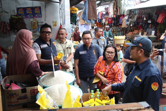 Gugus Tugas Makanan Polda NTT Menemukan Pedagang Menjual Minyak Di Het