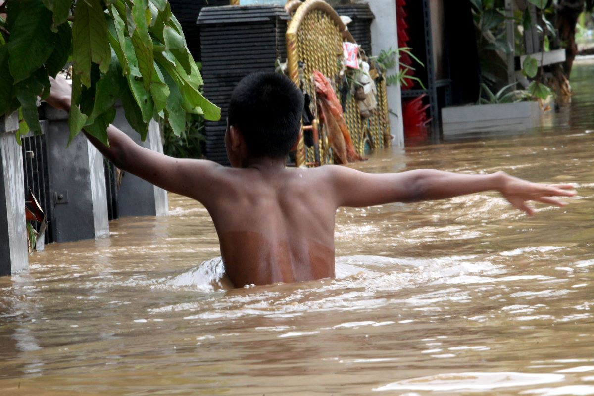 Banjir Bekasi Sebabkan Pondok Gede Permai Terendam 4 Meter, Akses Jalan Terputus