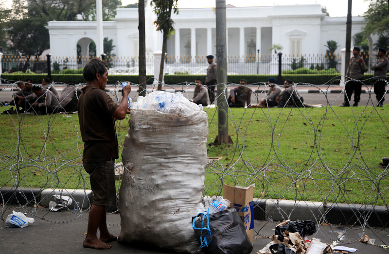 Sampah Gelas Plastik Menumpuk, Produsen AMDK Dianggap belum Taat Aturan