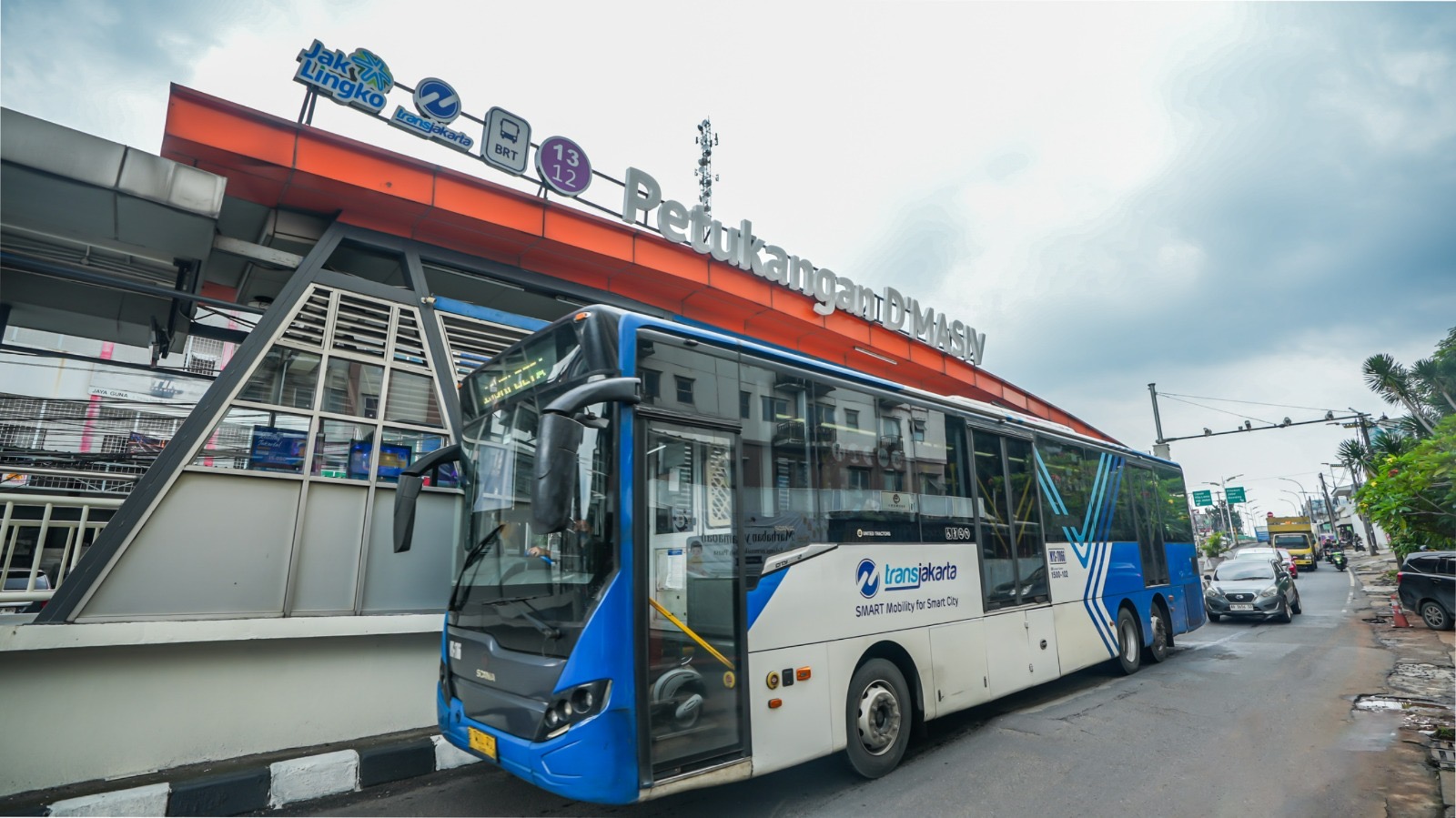 Rayakan 22 Tahun Berkarir, D'Aasan Jadi Nama Halte Transjakarta Di Ciledug