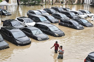 Modifikasi Cuaca Tak Selesaikan Persoalan Banjir, Pemerintah Diminta Benahi Tata Ruang 