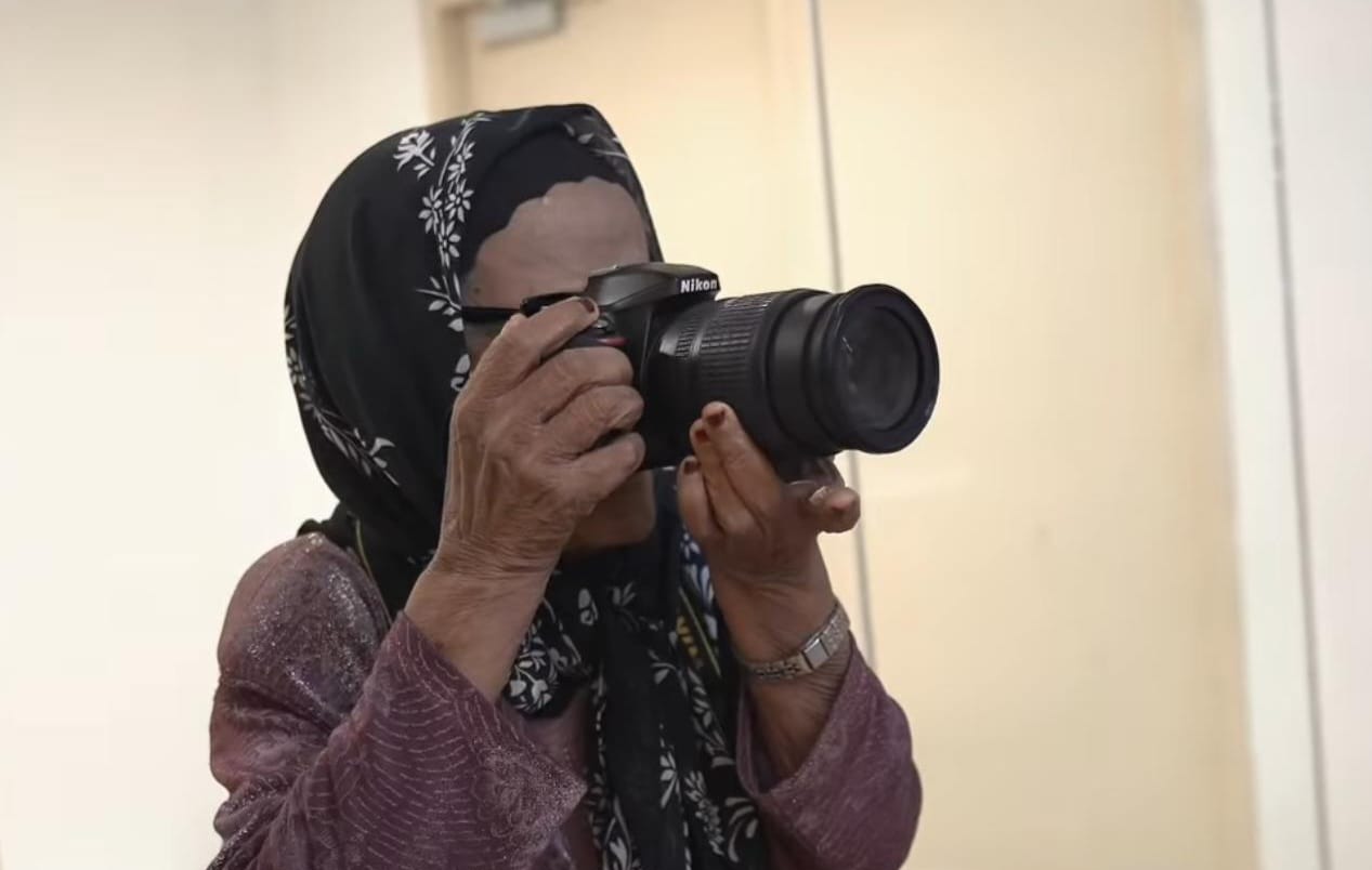 Kejutan untuk si Penggemar Fotografi Nenek Tarmiyati