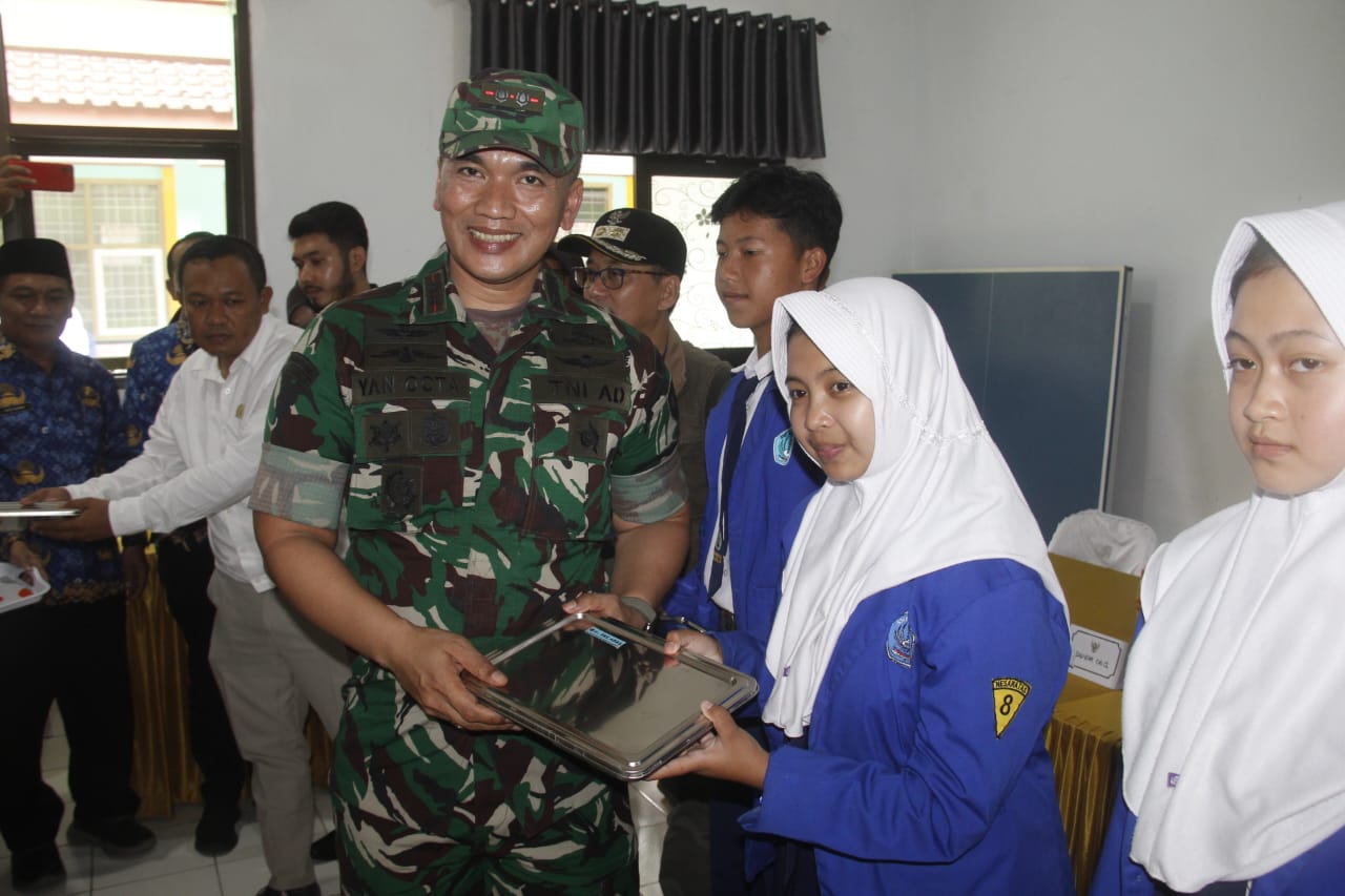 Bulan Ramadhan, Pelajar Di Tasikmalaya Terima Paket Kering MBG