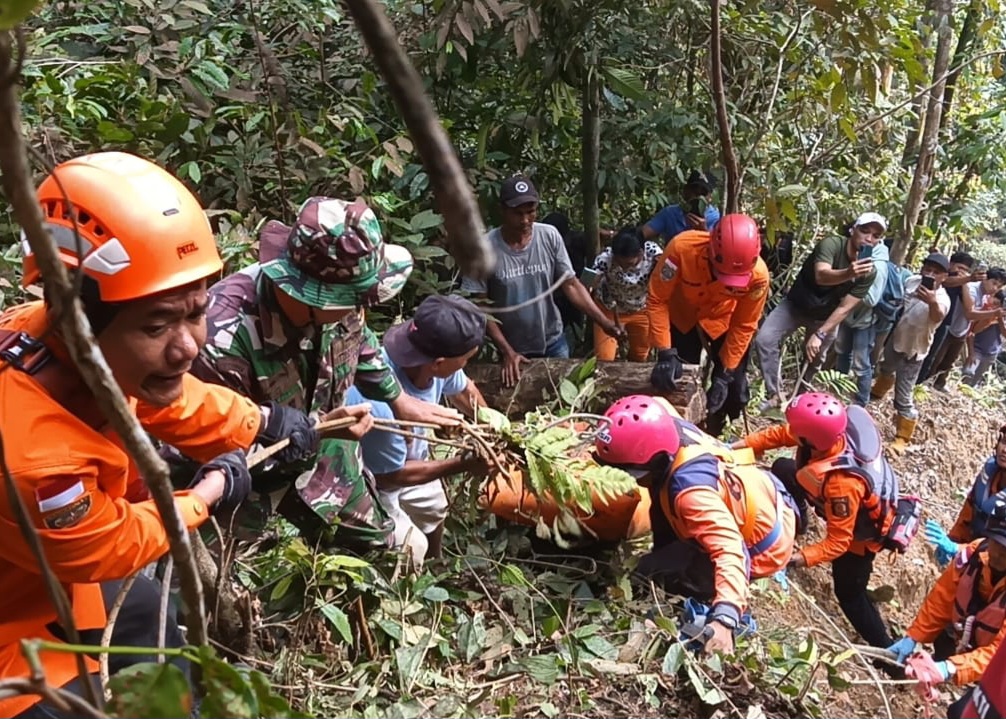 Evakuasi Jasad Kades Liang Pematang, Tim SAR Berjibaku 24 Jam