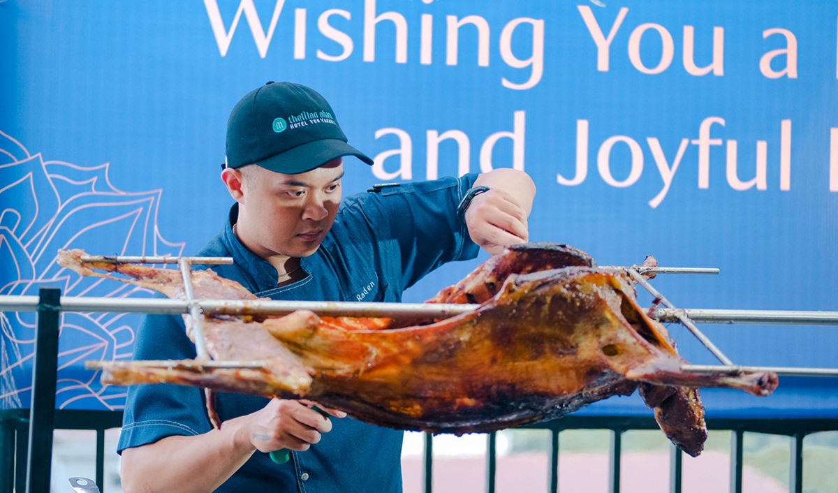  Buka Puasa Istimewa dengan Kambing Guling & Suasana Rooftop