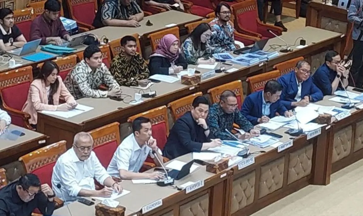 Mendiskusikan naturalisasi tiga pemain tim nasional, Erick Thohir menghadiri pertemuan kerja DPR