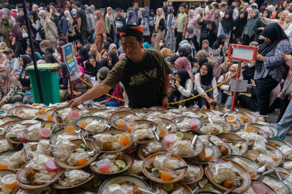 Sahur dan Buka Puasa tidak Boleh Sekaligus Banyak, Ini Alasannya