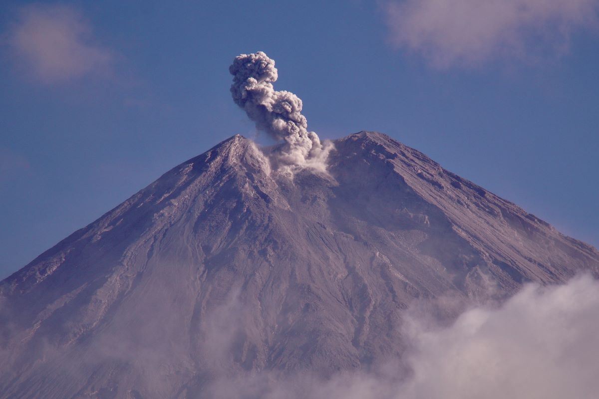 Erupsi Gunung Semeru, Abu Vulkanik Terlontar 1,1 Kilometer