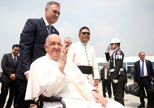 Paus Fransiskus Masih Berjuang Melawan Pneumonia Ganda Di Rs Roma