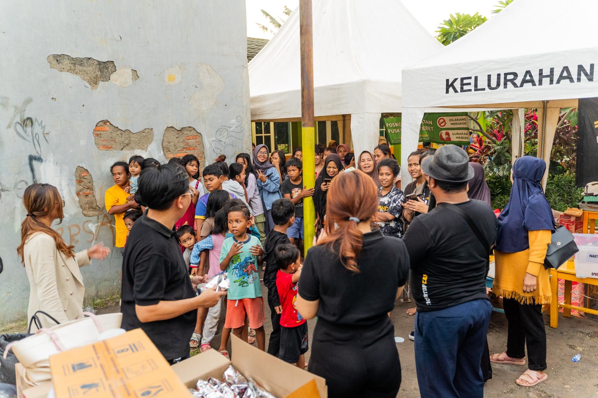 Bantuan Untuk Korban Banjir di DKI terus Mengalir