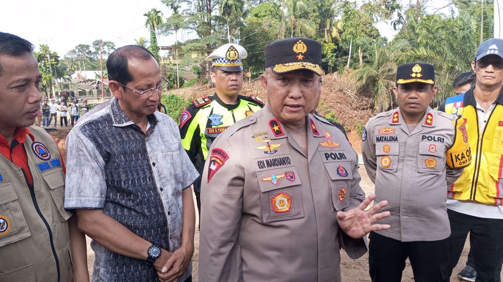 Bailey Disactions on Km 58 Sumatran Roads Breaking dengan antusias