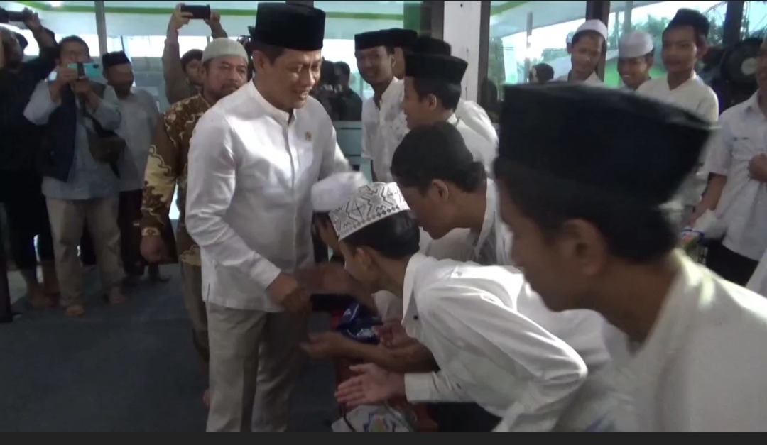 Menteri LH Peringati Hari Peduli Sampah Nasional 2025 di Pondok Pesantren Al-Muhajirin Purwakarta