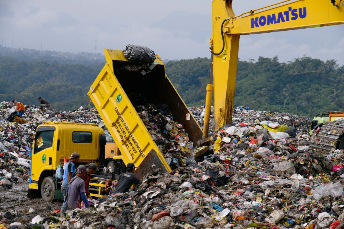 Curah hujan tinggi menyebabkan tpa tanah longsor sarimukti 