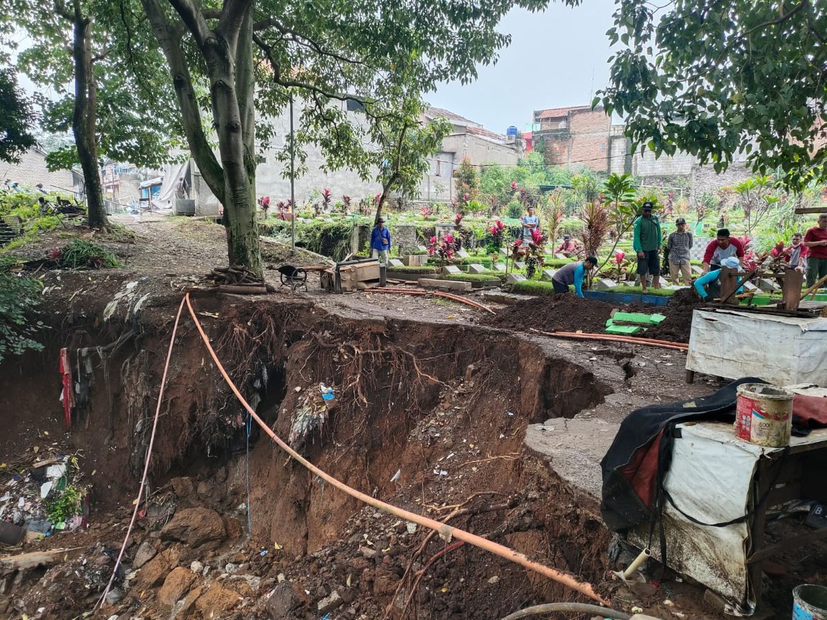 Pemkot Bandung Tangani Longsor di TPU Nagrog