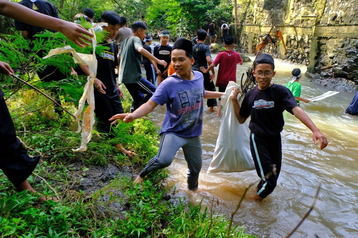 Mengadopsi Gaya Hidup Sadar Sampah di Pesantren: Langkah Menuju Lingkungan yang Lebih Bersih