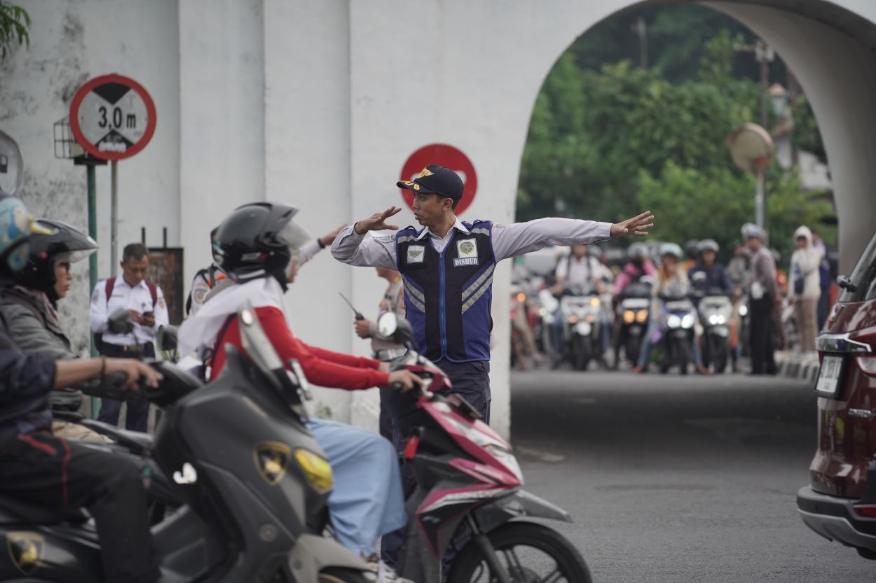 Dinas Perhubungan DIY Uji Coba Pengaturan Lalu Lintas Lewat Plengkung Gading