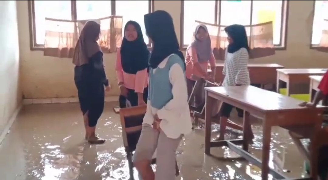 Lumpur kelas penuh, ulangi di sdn 1 kalangligar mundur