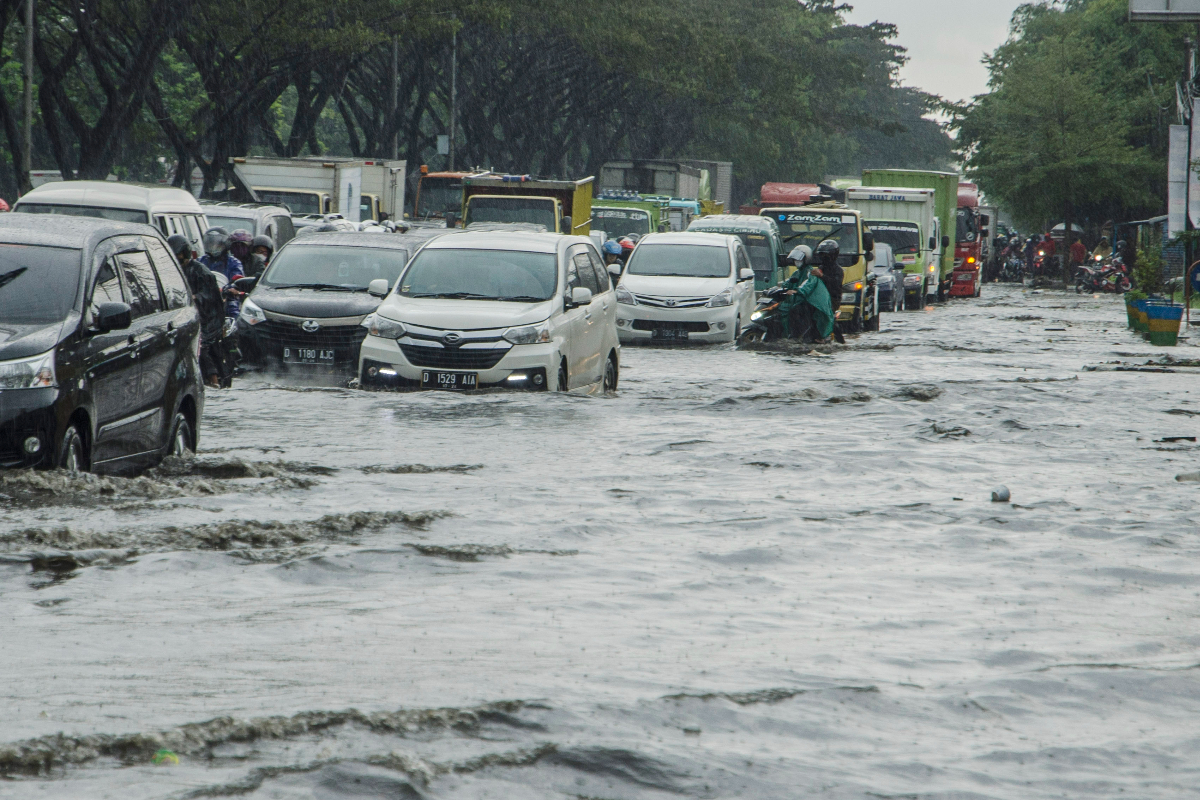 Waspada Hujan Petir dan Angin Kencang, ini Prakiraan Cuaca Jawa Barat 12 Maret 2025