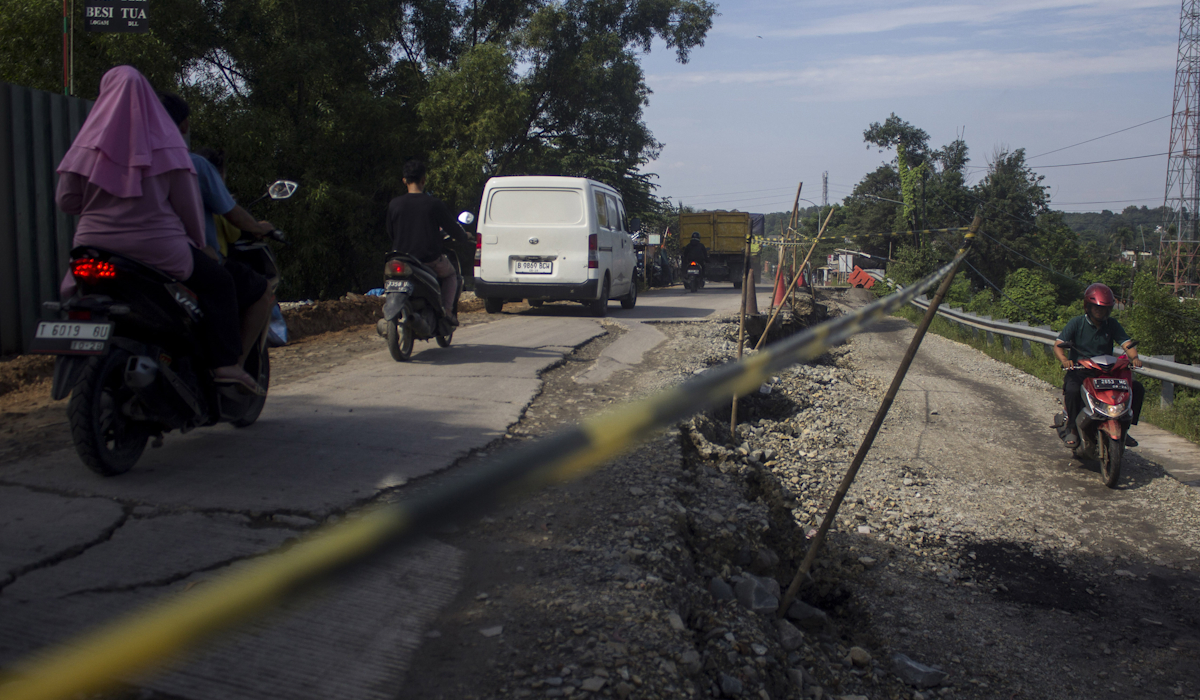 Mau Mudik? Waspadai Jalur Cawang hingga Karawang, Ada Jalan Berlubang dan Pasar