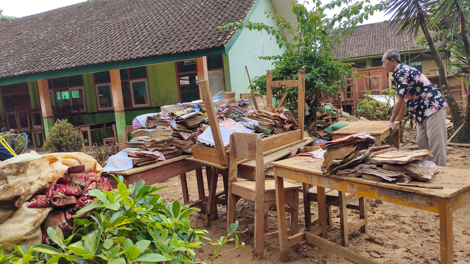 Aktivitas di SDN Bojong Tugu belum Pulih usai Diterjang Banjir Bandang