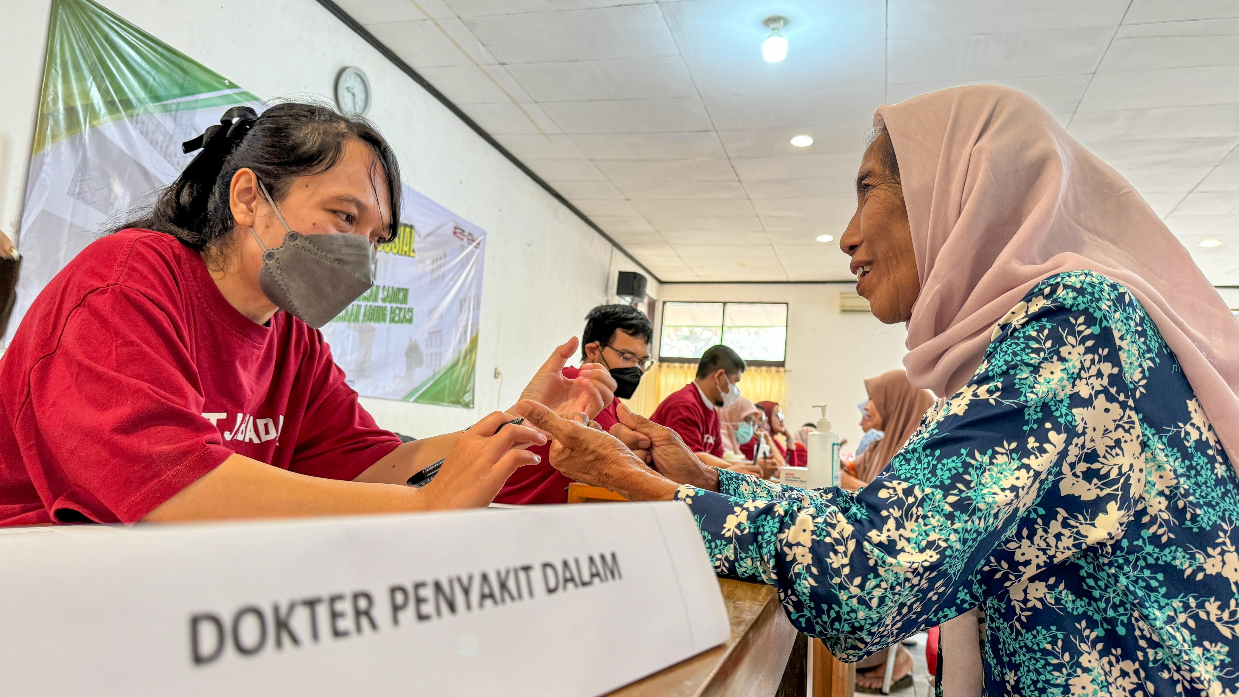 RSHS dan Kejati Jabar Gelar Bakti Sosial Korban Banjir di Bekasi