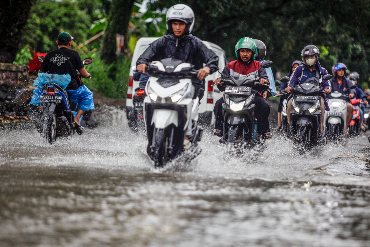 Prakiraan CUACA BMKG HARI INI, 13 MARET 2025: Jawa Barat Waspada Cuaca Ekstrem