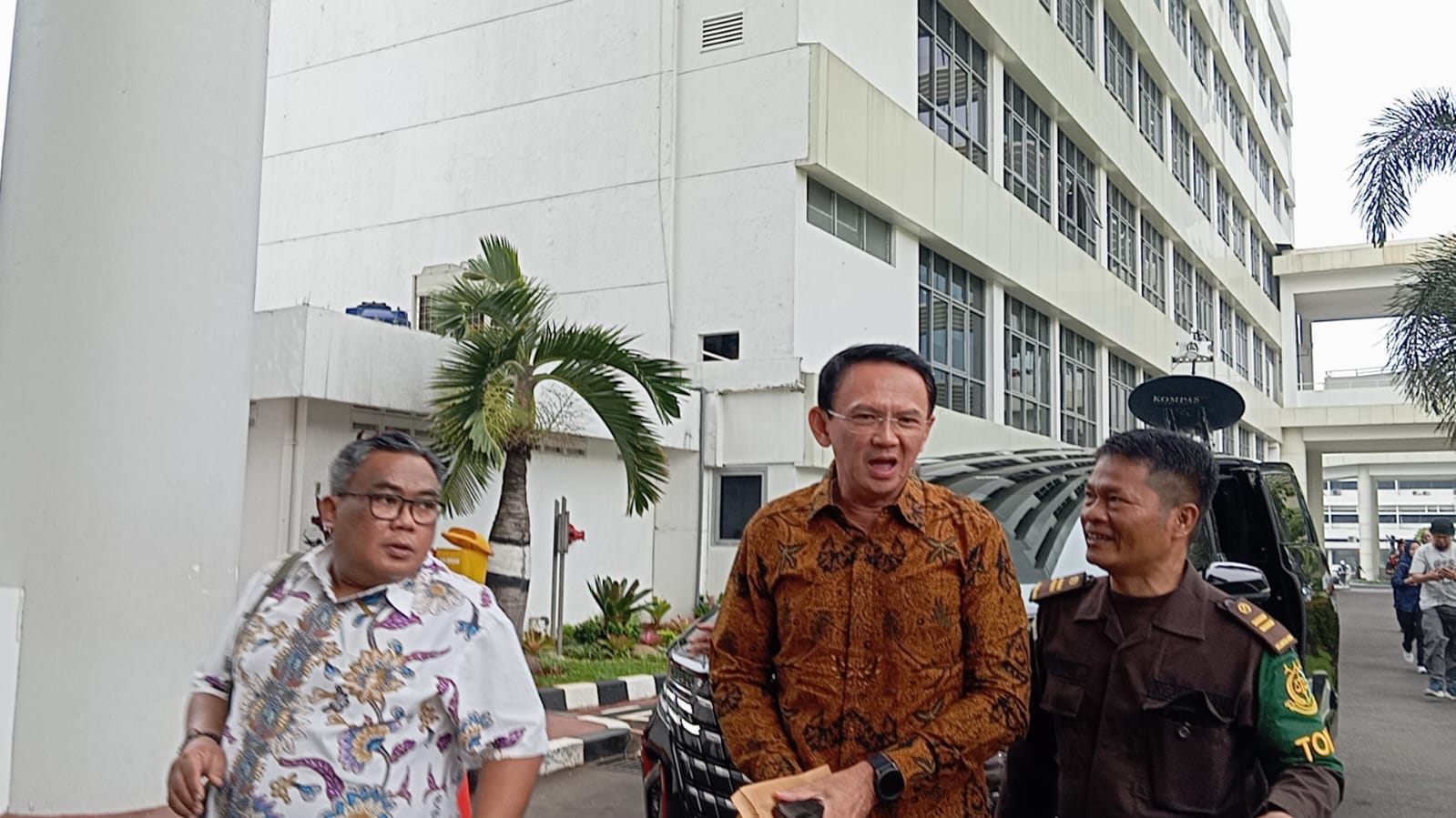 Jadi Saksi Kasus Korupsi Minyak Pertamina, Ahok Tiba di Kejagung