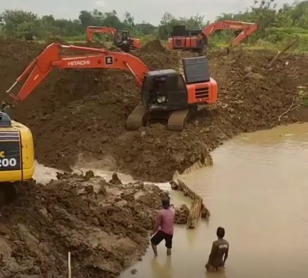 BANJIR DI GROBOGAN MULAI SURUT, Pengungsi Pulu KE RUMAH 