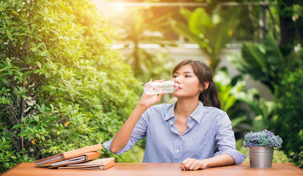 Jarang Minum Air Putih Bisa Picu Timbulnya Penyakit Ginjal