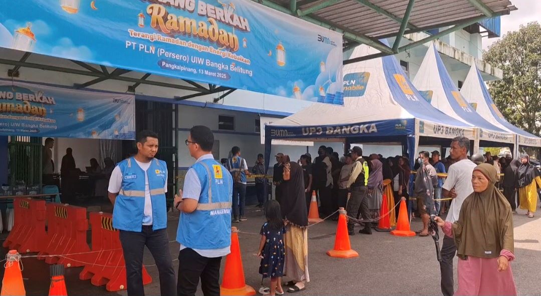 Berkah Ramadan, Sembako Murah PLN Babel Diserbu Warga