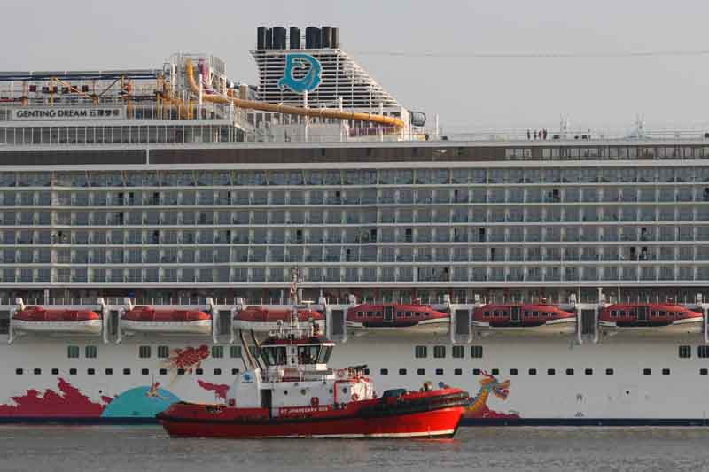 Kapal Pesiar MV Genting Dream Tiba di Surabaya  