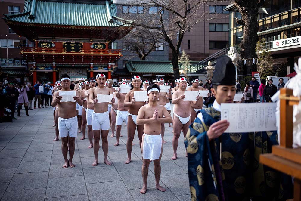 Ritual Mandi Air Dingin Penganut Agama  Shinto