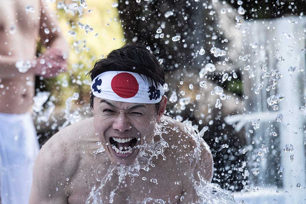 Ritual Mandi Air Dingin Penganut Agama  Shinto