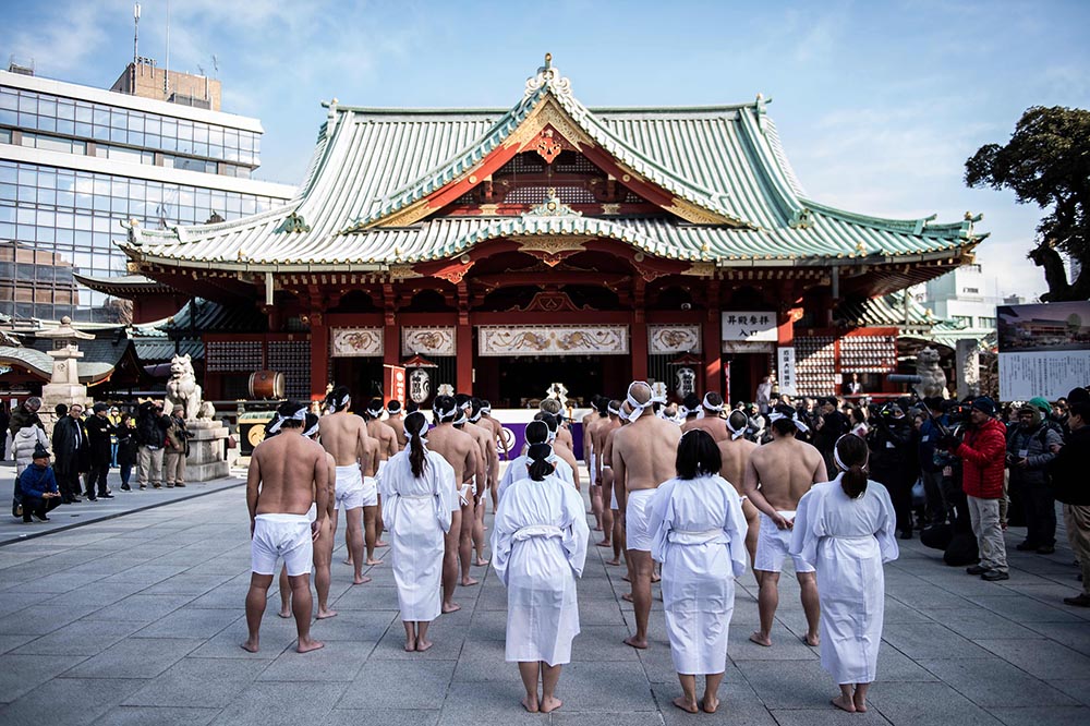 Ritual Mandi Air Dingin Penganut Agama  Shinto
