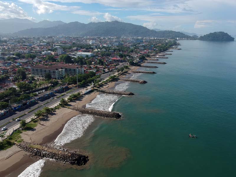 Pembangunan Batu Pemecah Ombak