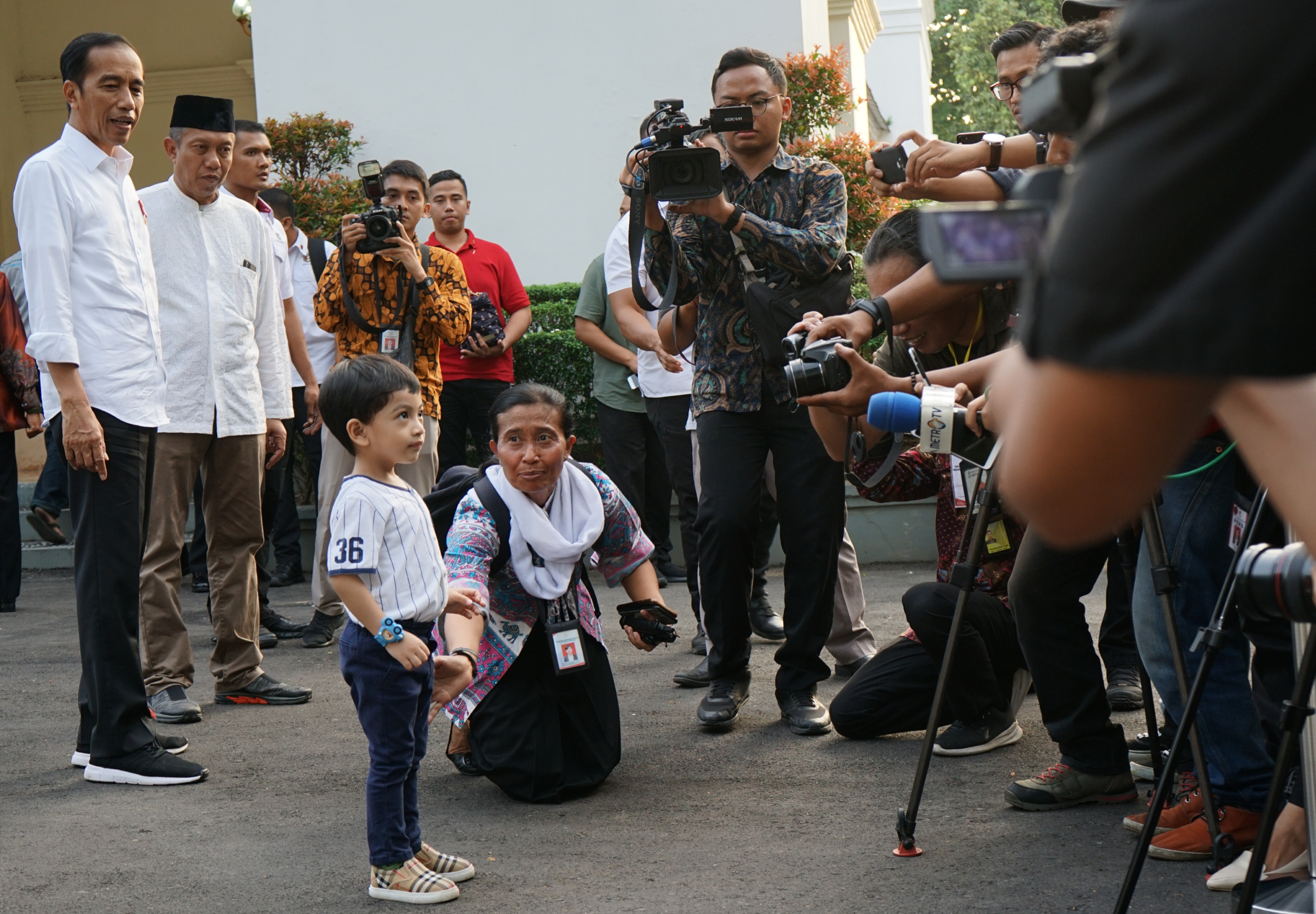 Ketika Jan Ethes Menyapa Warga