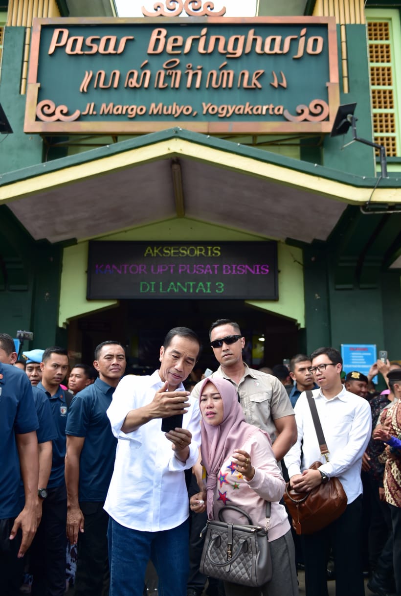 Liburan ala Keluarga Presiden: Belanja Batik di Beringharjo