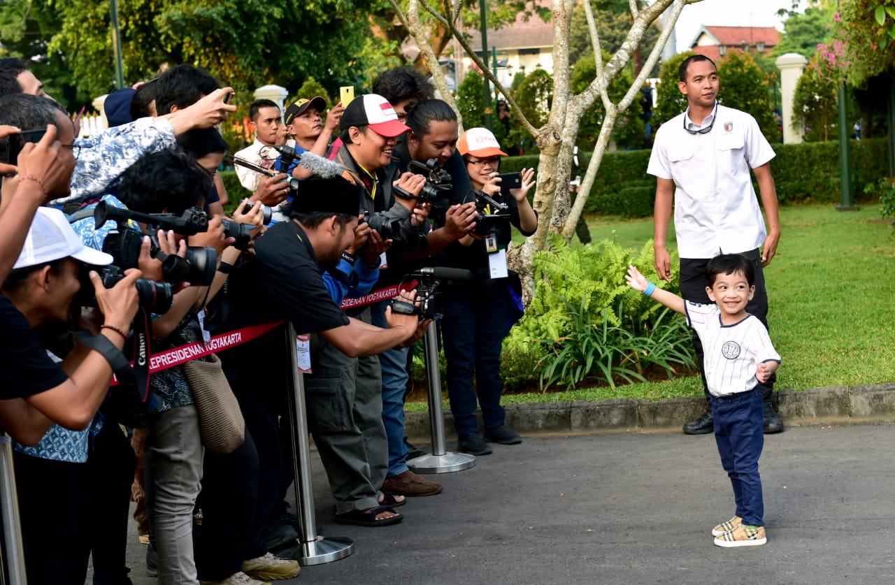 Ketika Jan Ethes Menyapa Warga