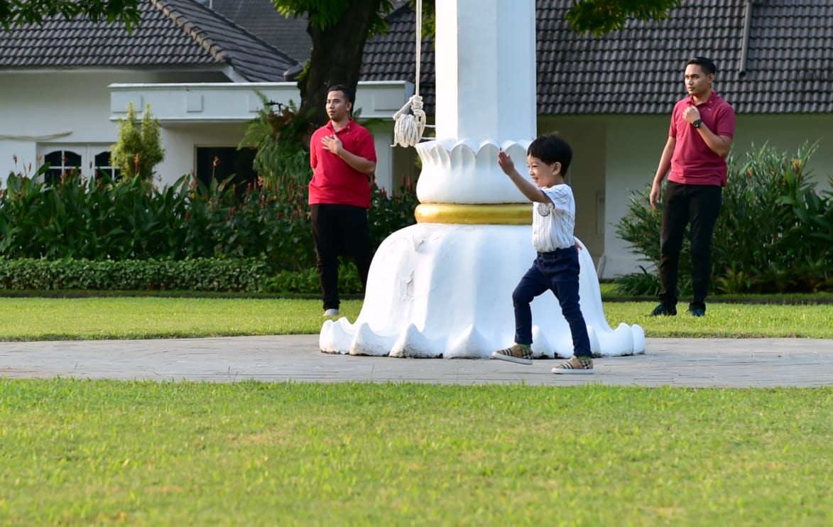 Ketika Jan Ethes Menyapa Warga