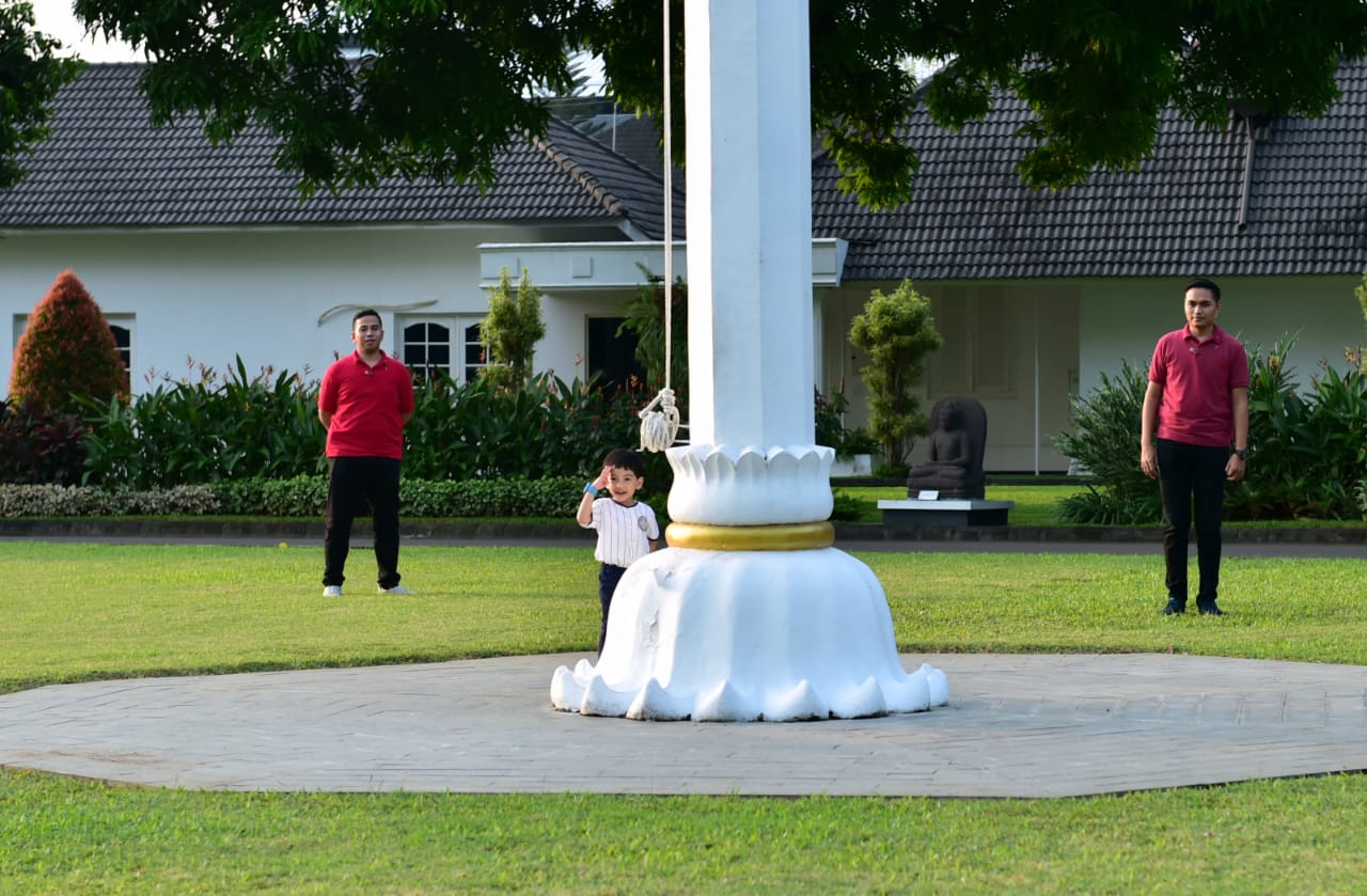 Ketika Jan Ethes Menyapa Warga