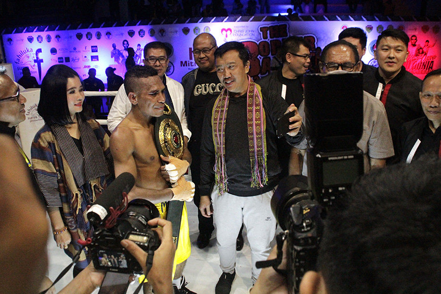  Tibo Monabesa Juara Dunia versi IBO