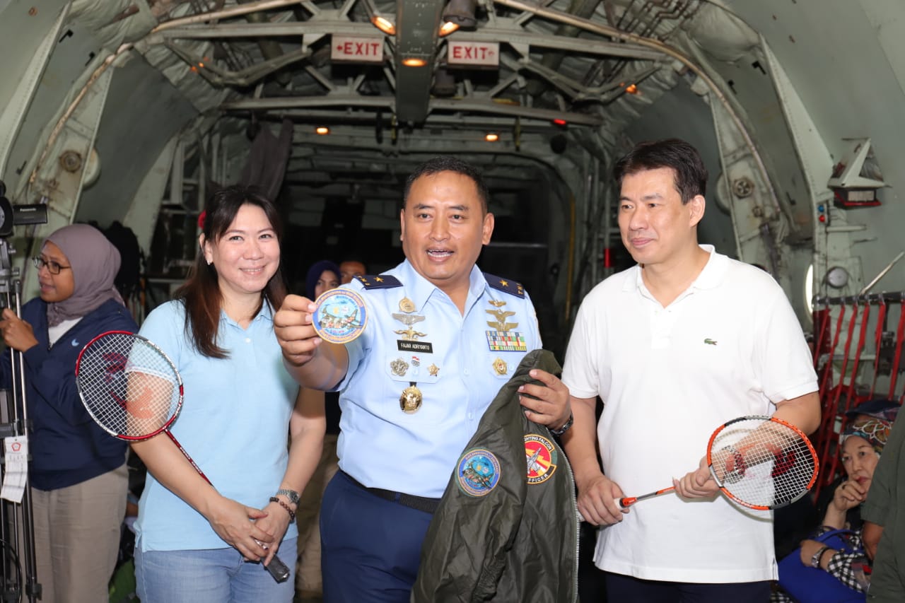 Susi-Alan Jajal Sensasi Main Badminton di Ketinggian 17.500 Kaki