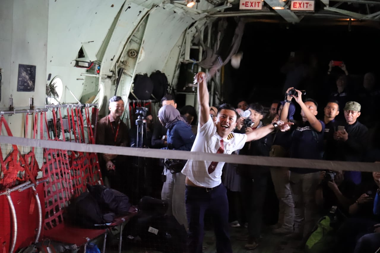 Susi-Alan Jajal Sensasi Main Badminton di Ketinggian 17.500 Kaki