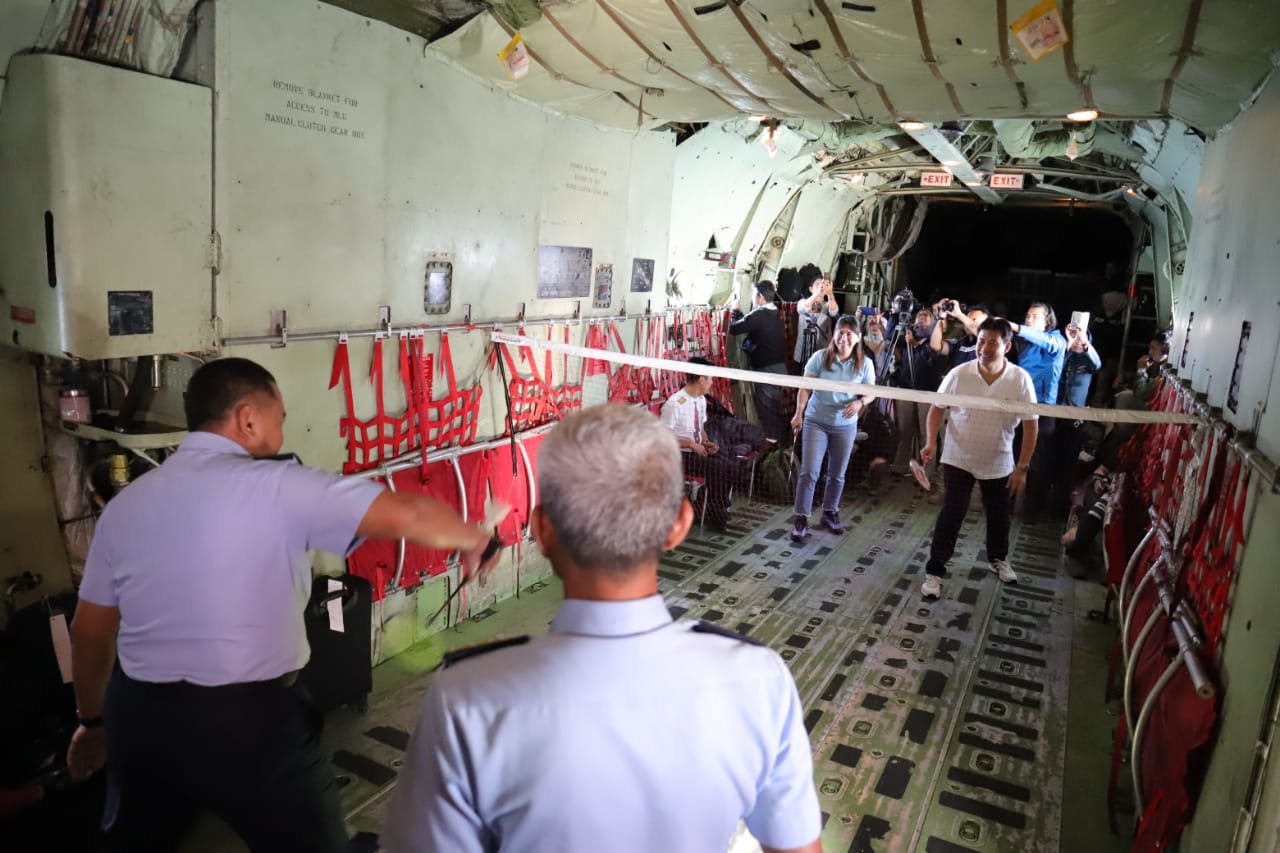 Susi-Alan Jajal Sensasi Main Badminton di Ketinggian 17.500 Kaki