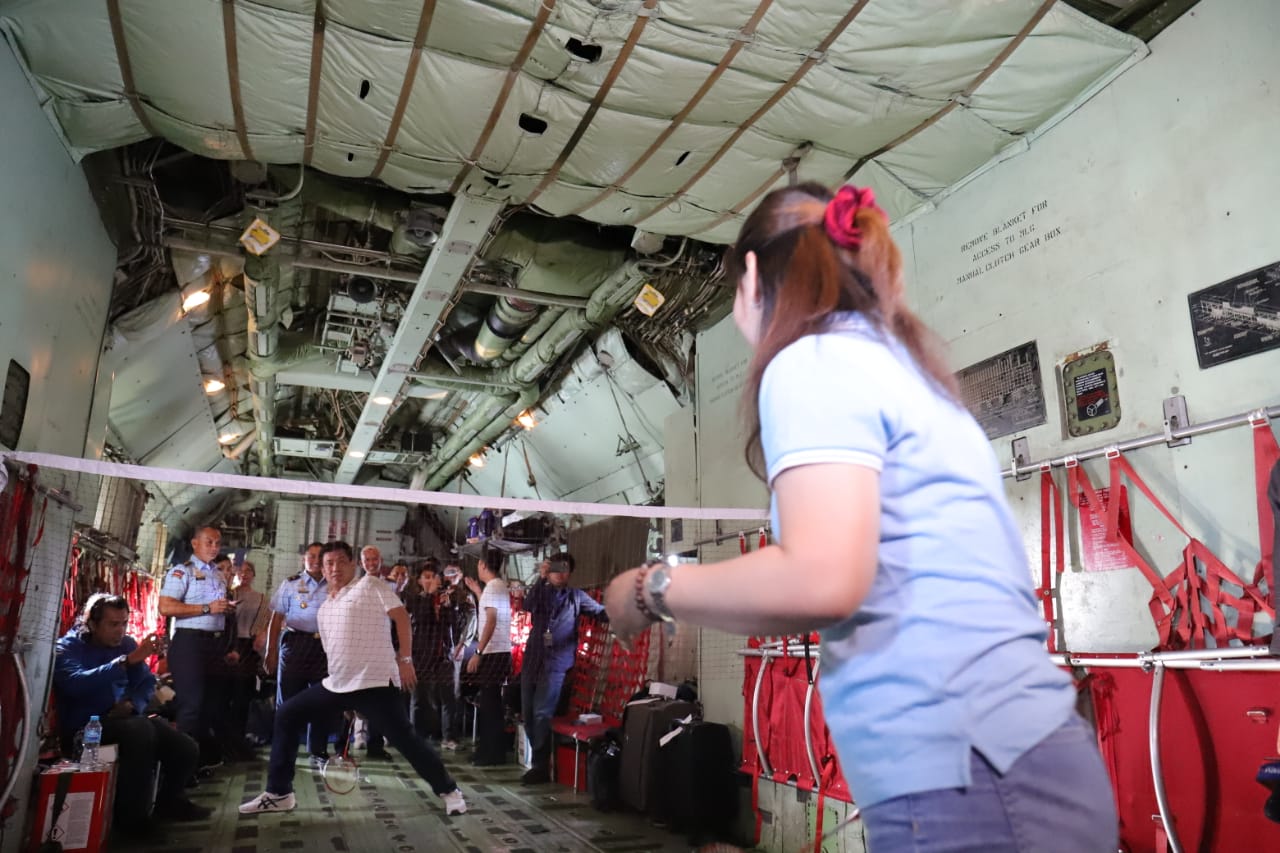 Susi-Alan Jajal Sensasi Main Badminton di Ketinggian 17.500 Kaki