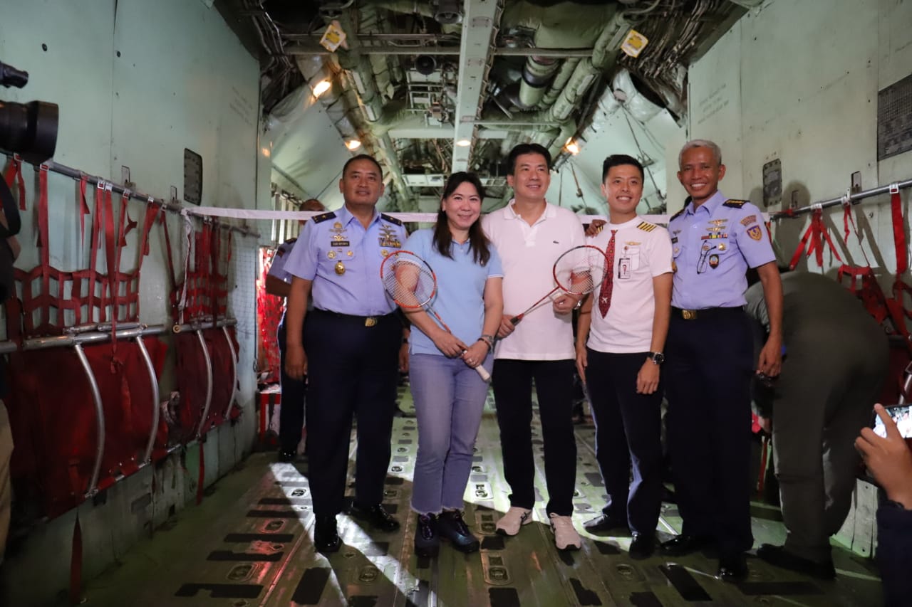 Susi-Alan Jajal Sensasi Main Badminton di Ketinggian 17.500 Kaki